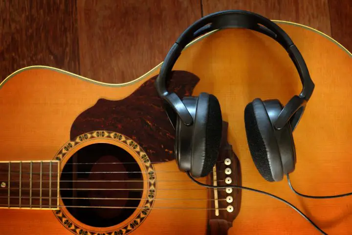 Can You Plug Headphones Into Acoustic Guitar