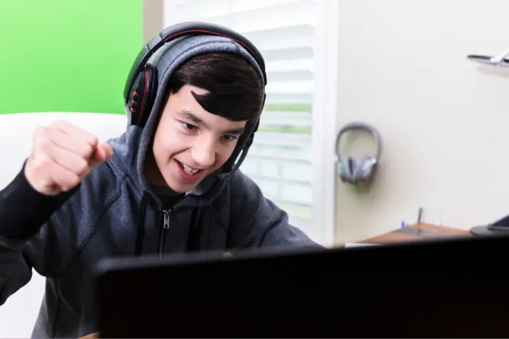 Why Do Gamers Use 2 Headphones